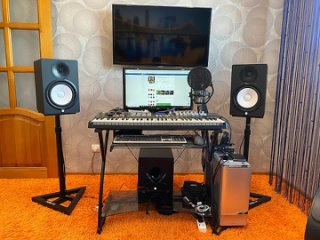 recorded my studio monitors yamaha hs8 hs8s on rode nt1000